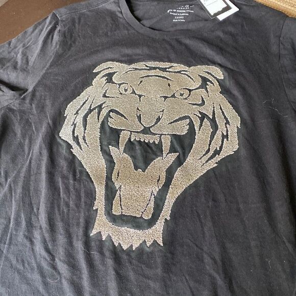 NWT Guess blk tee with lion head design men’s size L - Picture 1 of 6